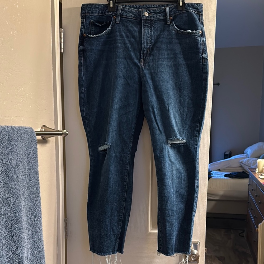 Old Navy Blue Cropped Ankle Jeans with Distressed Details